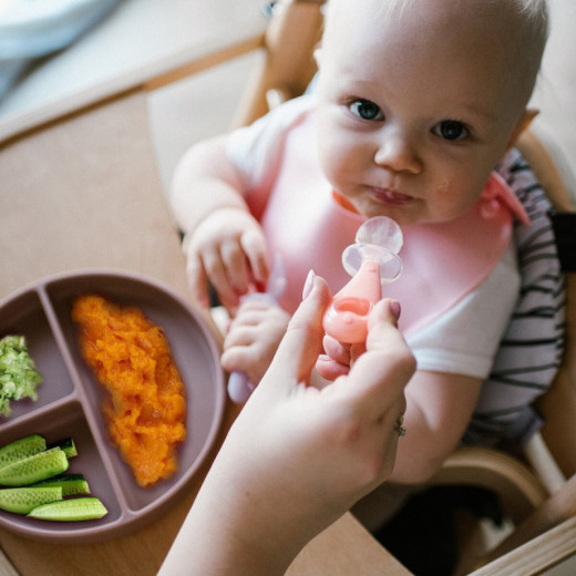 Babyono silikoniniai šaukšteliai 2vnt oranžinis violetinis 784/01